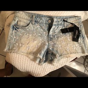 Bebe Brand new vintage washed floral shorts!